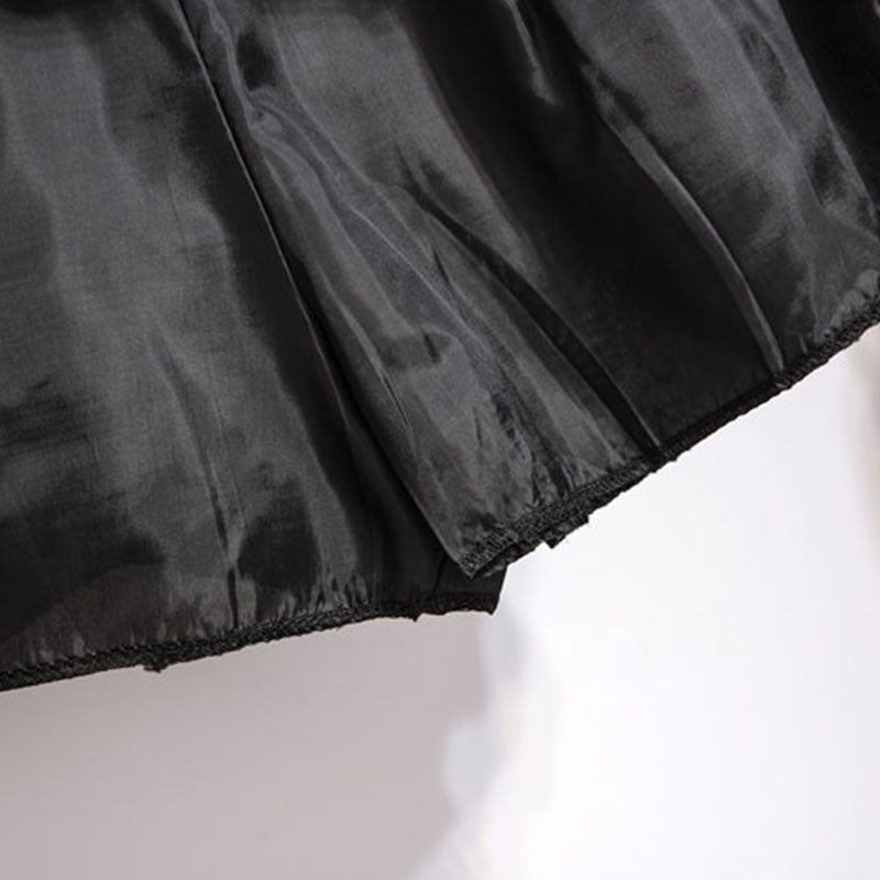 Süßes Set aus Pullover mit Matrosenkragen und Gitterfaltenrock