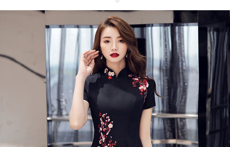 Short-Sleeve Floral Embroidered A-Line Qipao