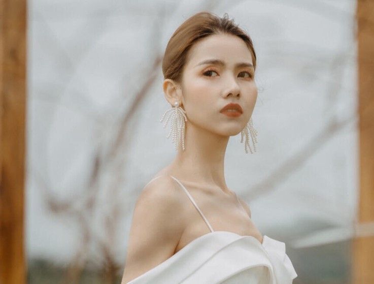 Cold-Shoulder Gown Wedding Sheath