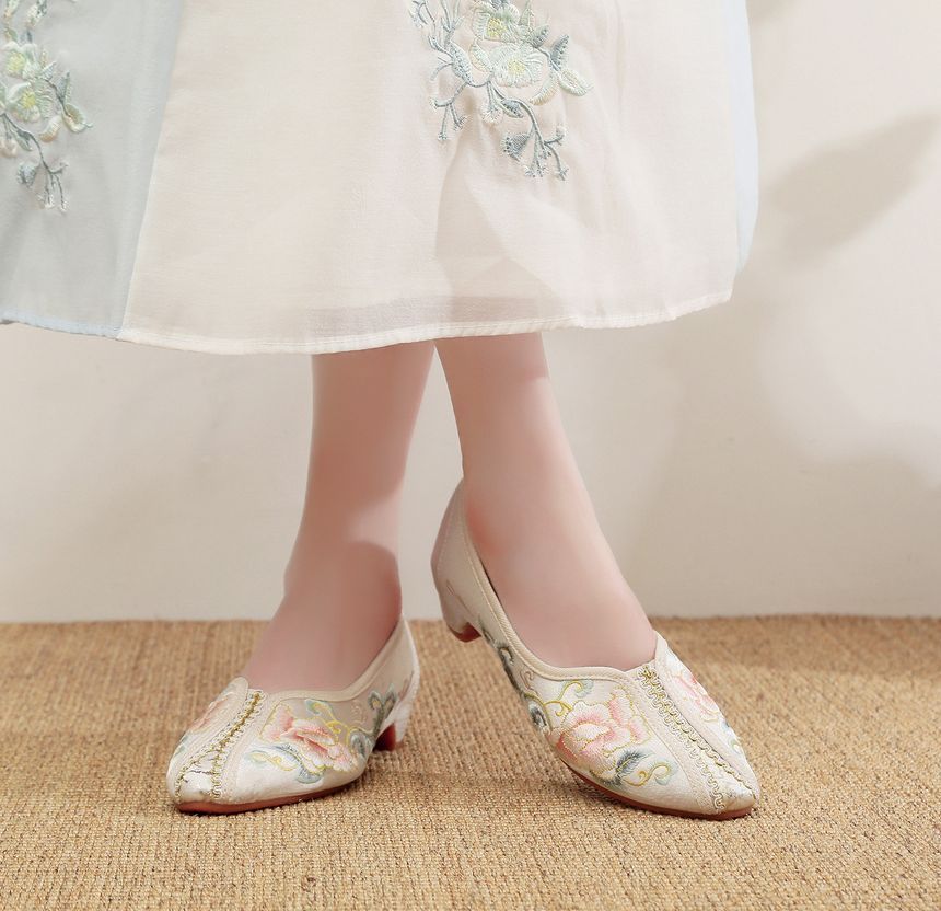 Floral Embroidered Satin Pumps