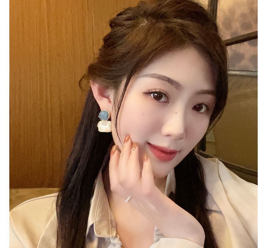 Resin Alloy Dangle Earring