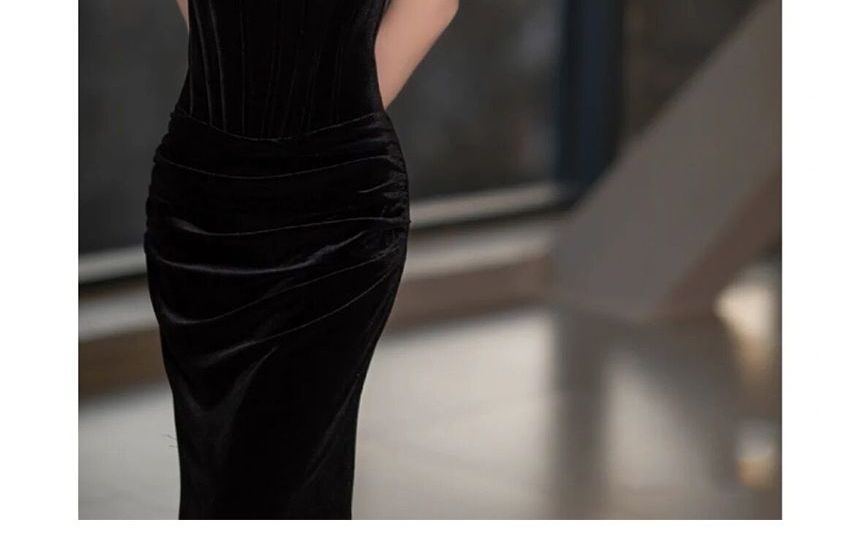 Off-Shoulder Ruffled two-Tone Velvet Mermaid Evening Gown