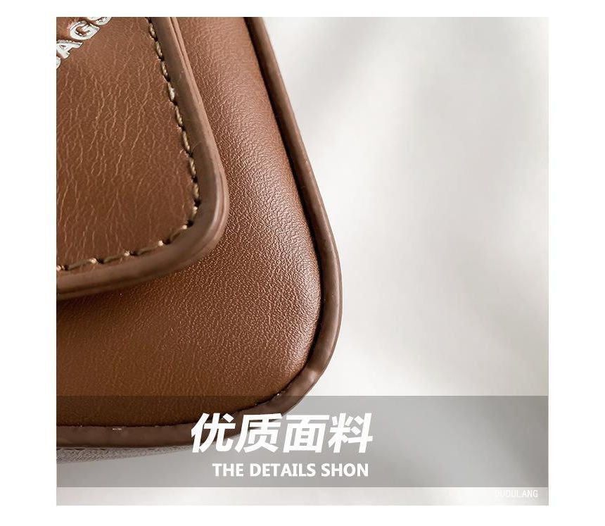 Chain Strap Triangle Crossbody Bag