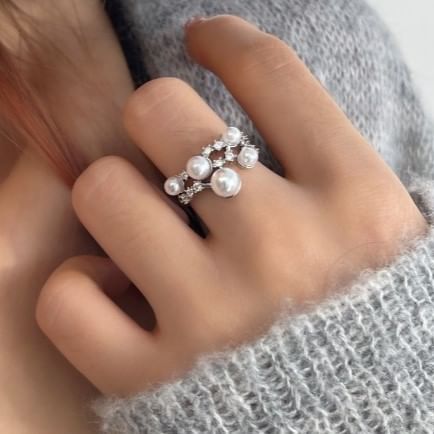 Faux Ring Pearl