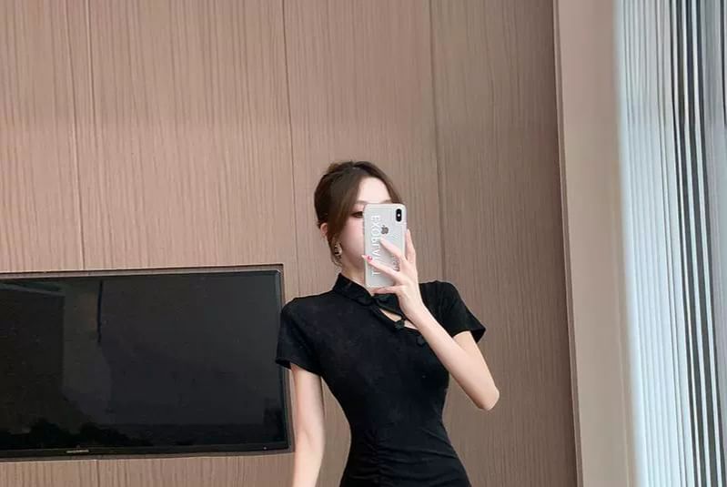 Short-Sleeve Floral Jacquard Midi Sheath Qipao