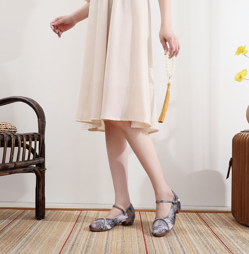 Embroidered Low Heel Sandals Textile