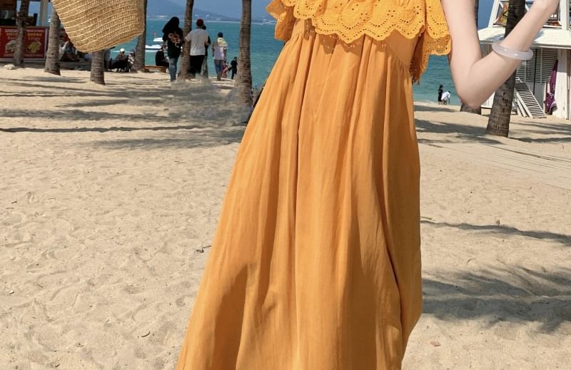 Bretelles spaghetti et bordure à volants unis A