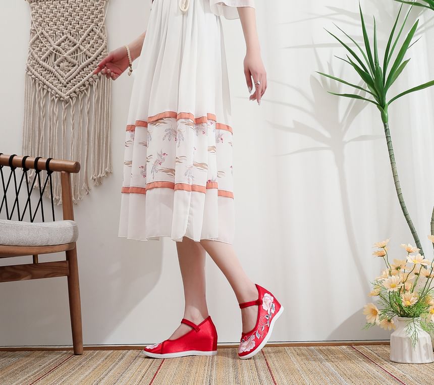 Wedge Heel Floral Embroidery Shoes