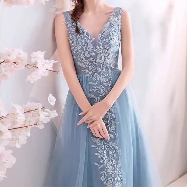Sleeveless V-Neck Embroidered Trained A-Line Evening Dress