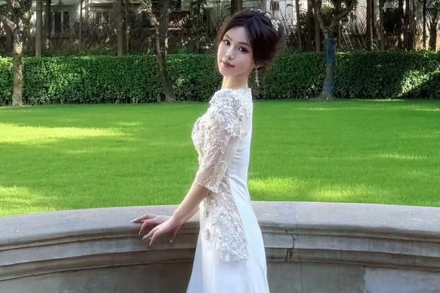 3/4-Sleeve V-Neck Floral Bead A-Line Wedding Gown