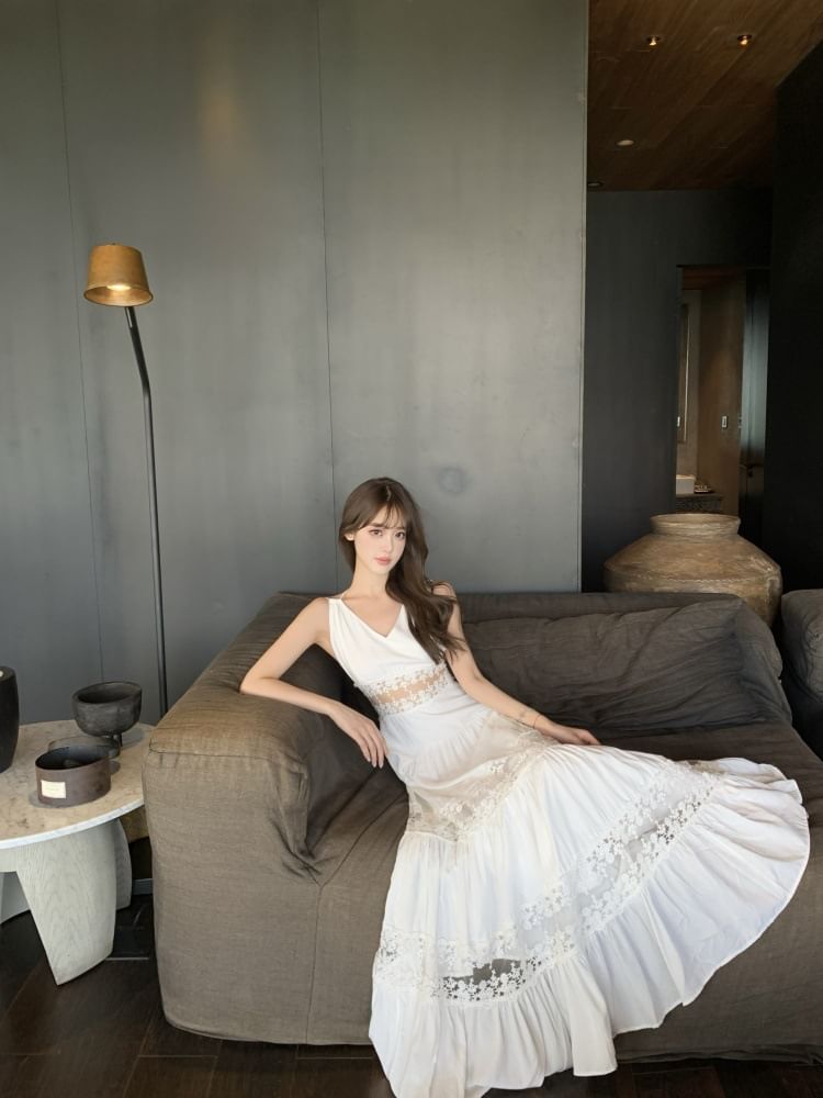Sleeveless V-Neck Lace Maxi A-Line Dress