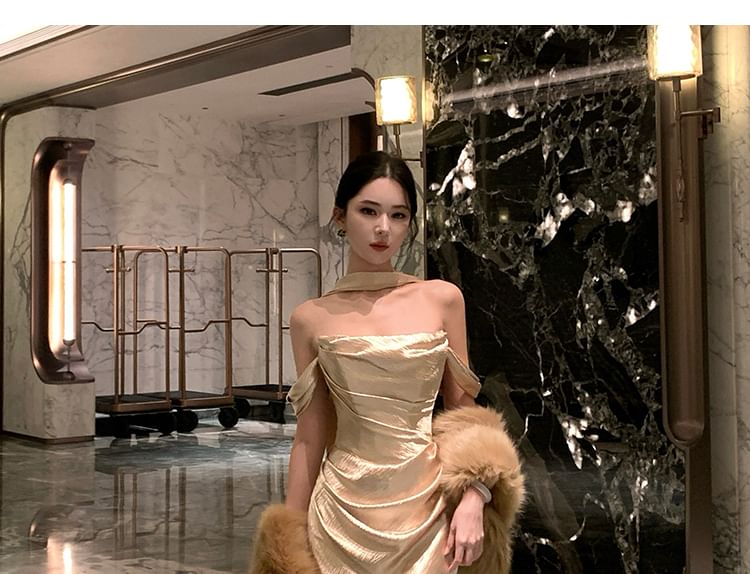 Set: Off-Shoulder Plain Ruched Mermaid Evening Gown + Scarf