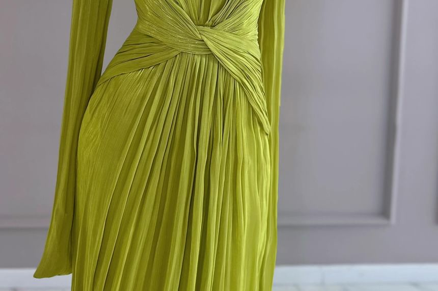 Halter V-Neck Plain Crinkle Mermaid Evening Gown