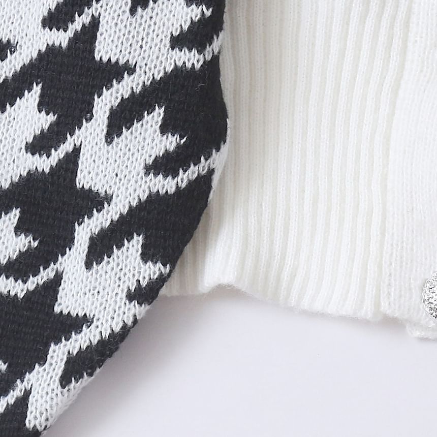 V-Neck Houndstooth Cropped Cardigan
