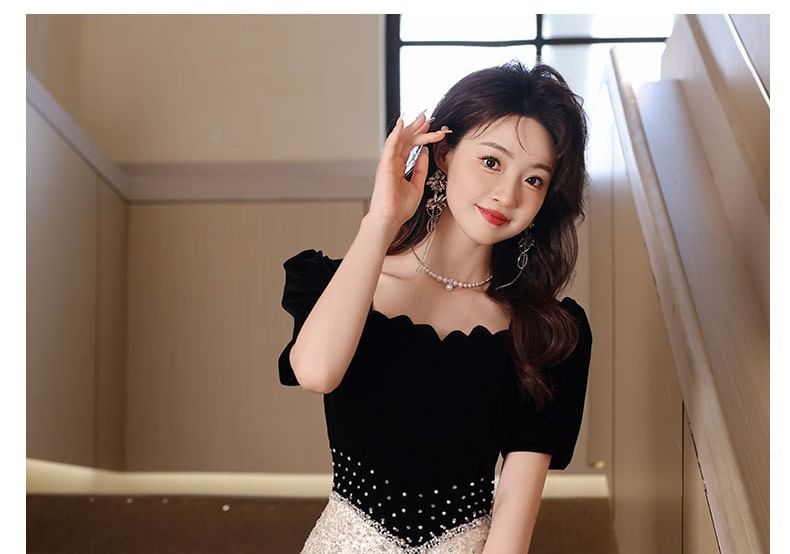 Short-Sleeve Square-Neck Two-Tone Sequined A-Line Evening Gown
