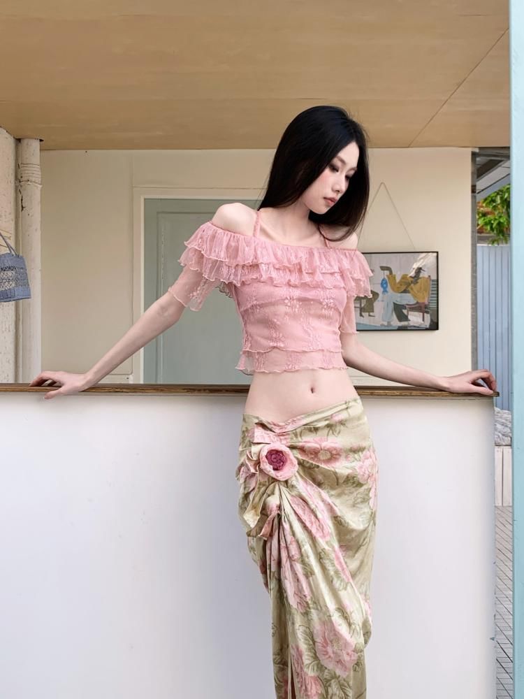 Set: Short-Sleeve Off-Shoulder Ruffle Trim Lace Crop Top + Halter Neck Bra Top