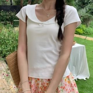 Plain Cropped Collared Tee with Short Sleeves