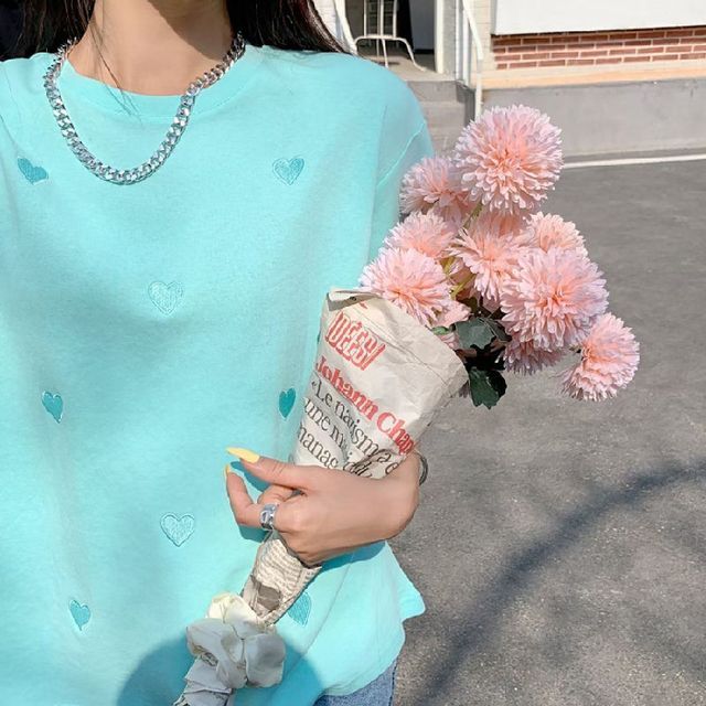 Short-Sleeve Round Neck Heart Embroidered Tee