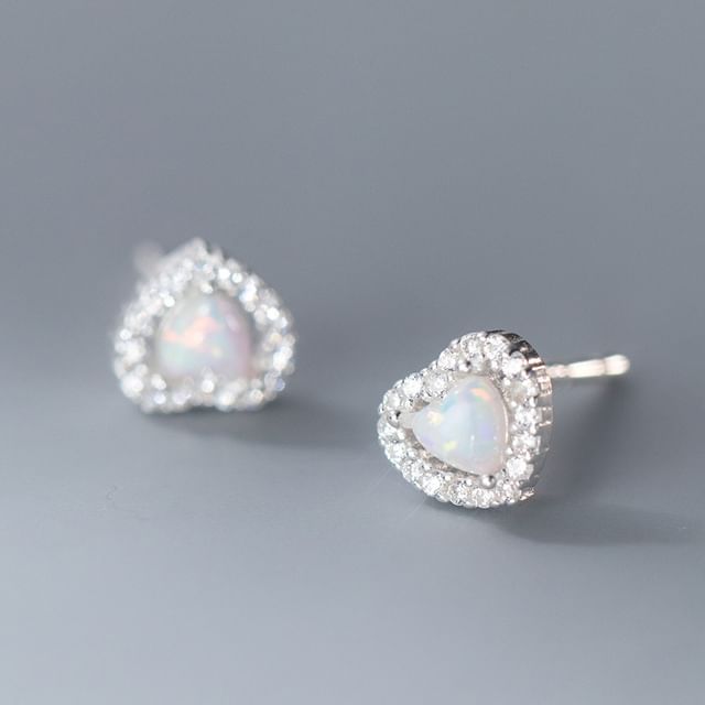 Heart Rhinestone Ear Stud