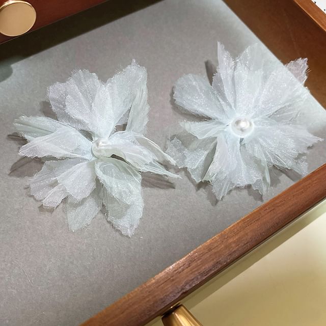 Faux Pearl Floral Mesh Ear Stud