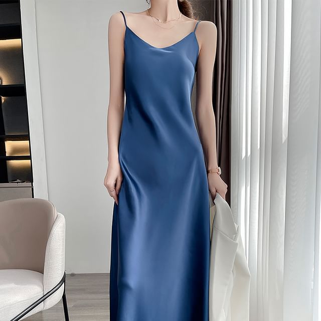 Thin Strap V-Neck Simple Backless Satin Maxi Shift Dress