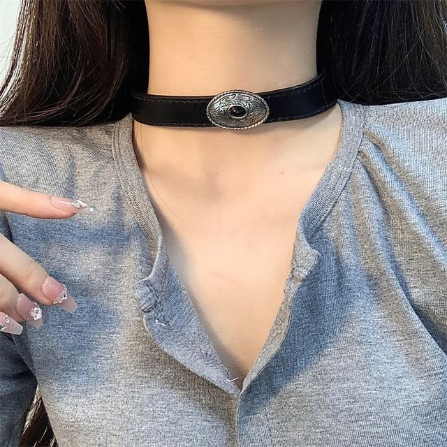 Black Western Oval Disc Faux Leather Choker
