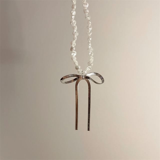 Bow Faux Pearl Choker