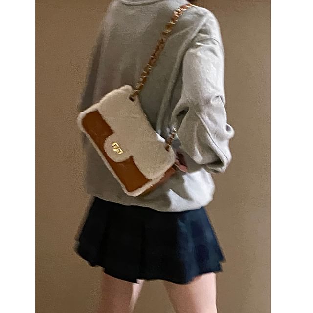 Chain Strap Fleece Panel Quilted Faux Leather Flap Shoulder Bag