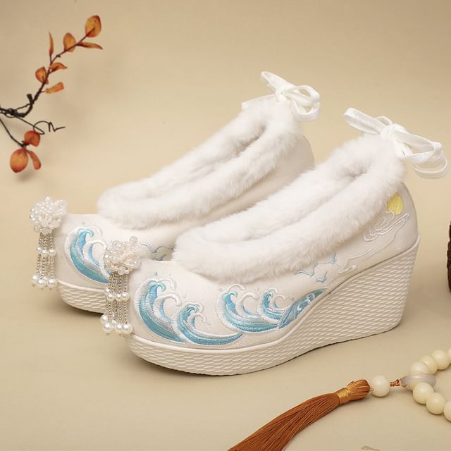 Embroidered Wedge Fleece-Lined Pumps Heel