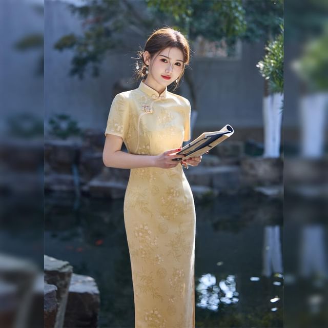 Short-Sleeve Floral Side-Slit Midi Qipao