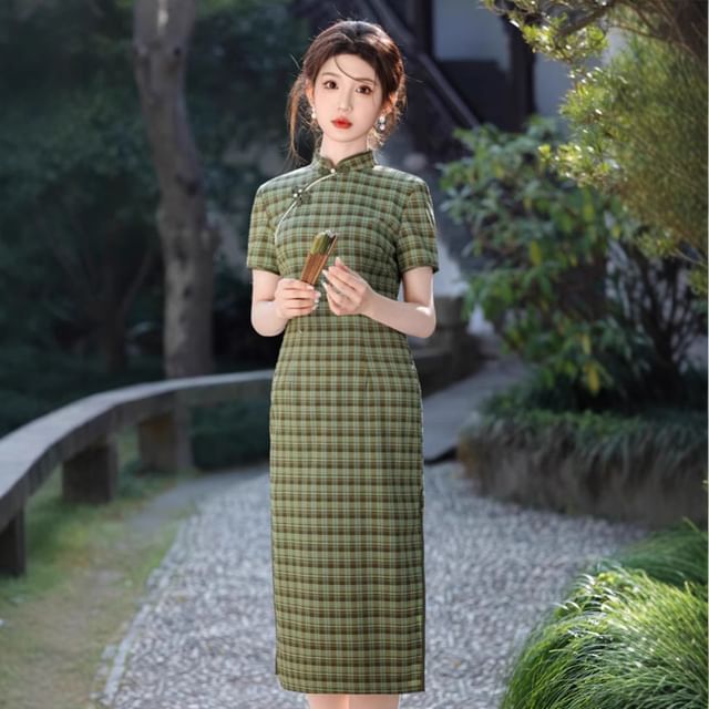 Short-Sleeve Plaid Side-Slit Midi Qipao