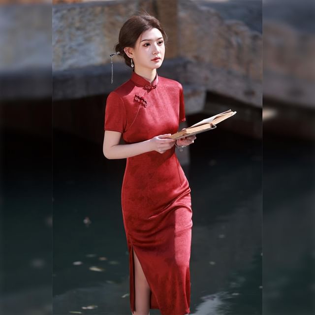 Short-Sleeve Butterfly Print Side-Slit Midi Qipao