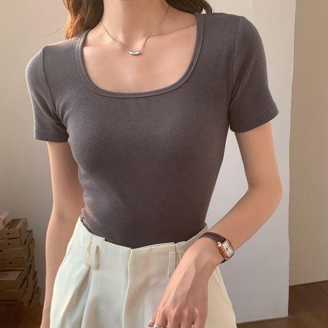 Short Sleeve Scoop Neck Plain Tee