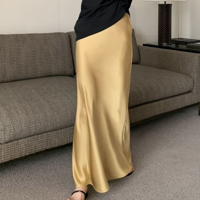 High Rise Plain Maxi H-Line Skirt