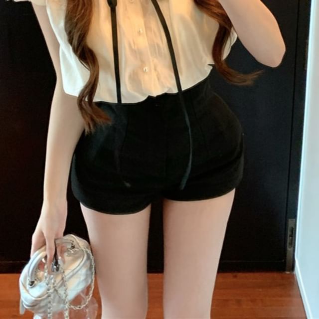 Cap Sleeve Stand Collar Bow Frill Blouse / High Waist Plain Shorts