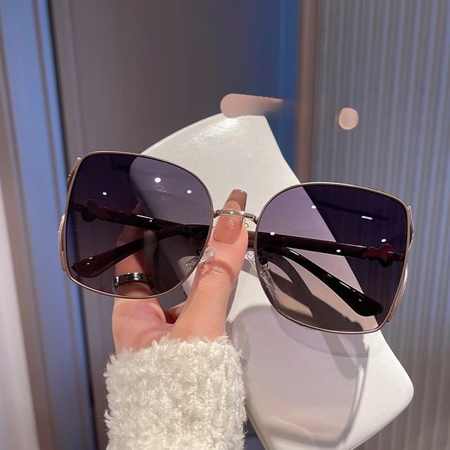 Oversized Square Metal Frame Polished Sunglasses / Case / Pouch / Cleaning Cloth / Set