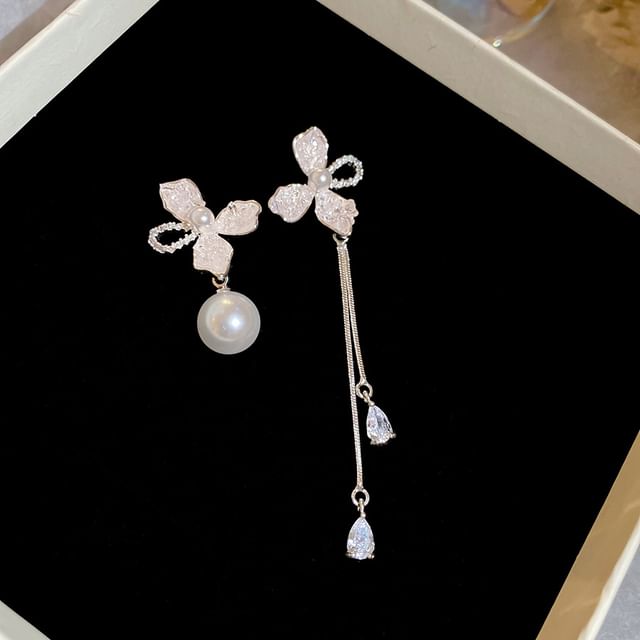 Faux Pearl Floral Dangle Earring