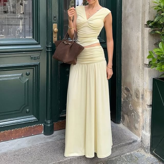 Sleeveless V-Neck Ruched Top Paired with Mid-Rise Flared Long Skirt