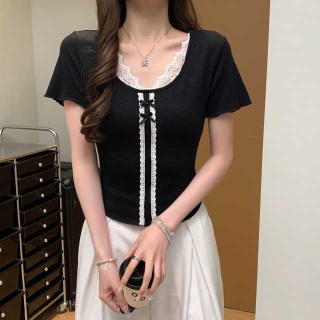 Scoop Neck Lace Trim Tee