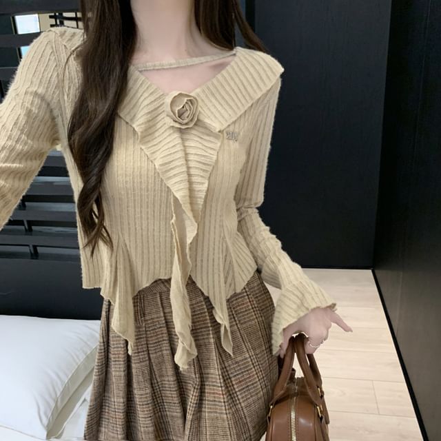 Ruffled V-Neck Long-Sleeve Top in Solid Color Knit Style