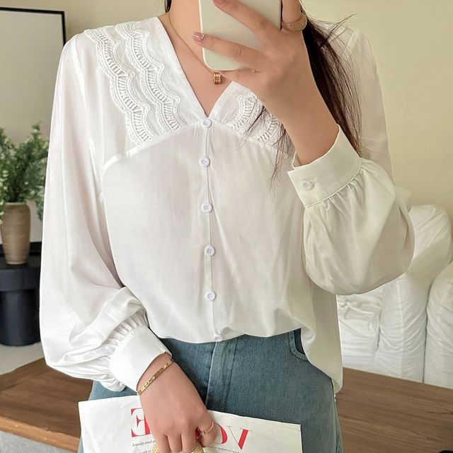 Plus Size Puff-Sleeve V-Neck Lace Trim Blouse