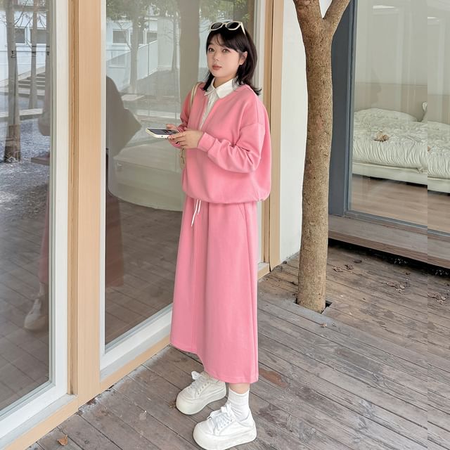 Plus Size Set: Mock Two-Piece Long-Sleeve Two-Tone Collared Sweatshirt + High Waist Midi A-Line Skirt