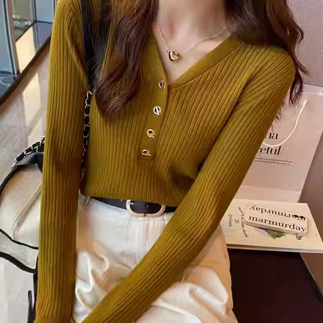 Ribbed Knit Toggle V-Neck Extended Sleeve Sweater