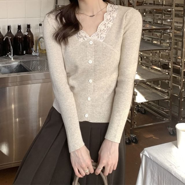 Lace-Trimmed V-Neck Knit Pullover with Long Sleeves