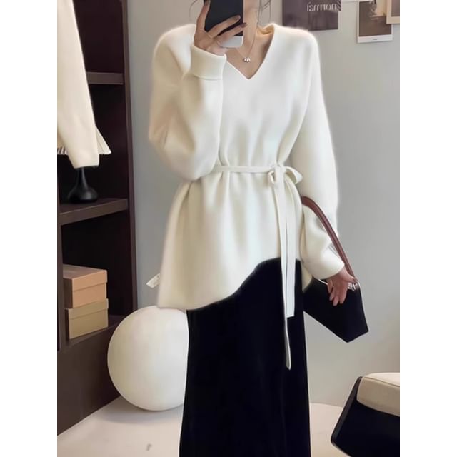 Asymmetric Plain Knit Top with V-Neck and Long Sleeves