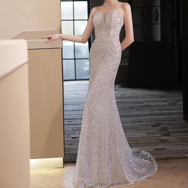 Strapless Sequined Mermaid Evening Gown / Fluffy Cape