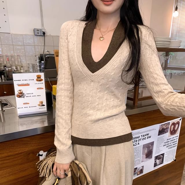 Two-Tone V-Neck Long-Sleeve Knit Top