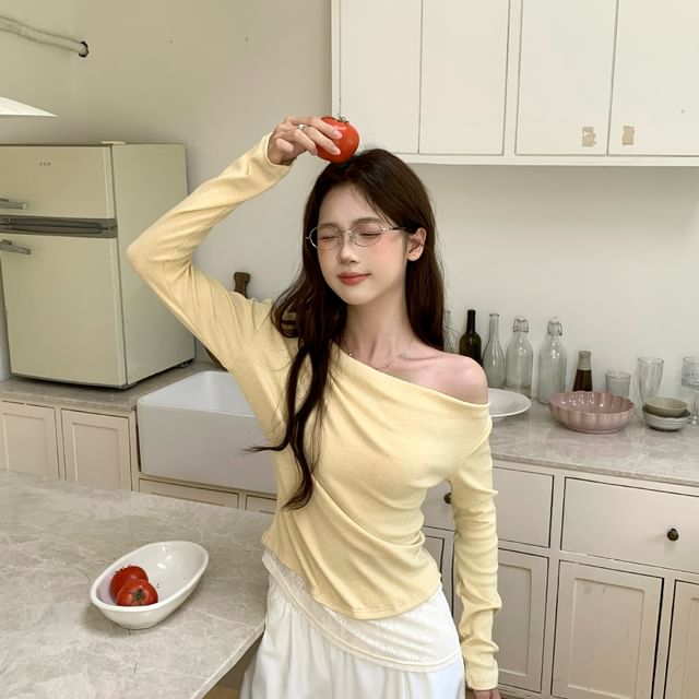 Mock Two-Piece Off-Shoulder Lace Panel Slim Fit T-Shirt