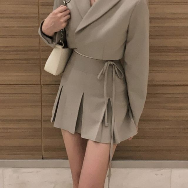 Black Crop Blazer with Notched Lapel and High-Waist Pleated Mini Skirt - Altfashion Shop