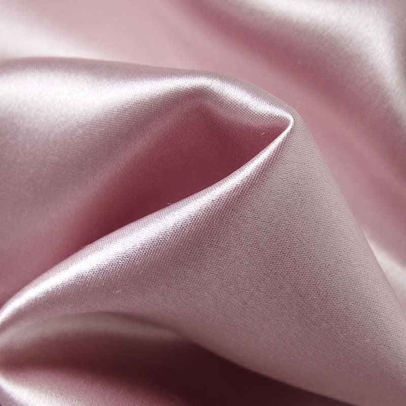 Ärmelloses Satin-Top mit Blumenstickerei und Schnalle